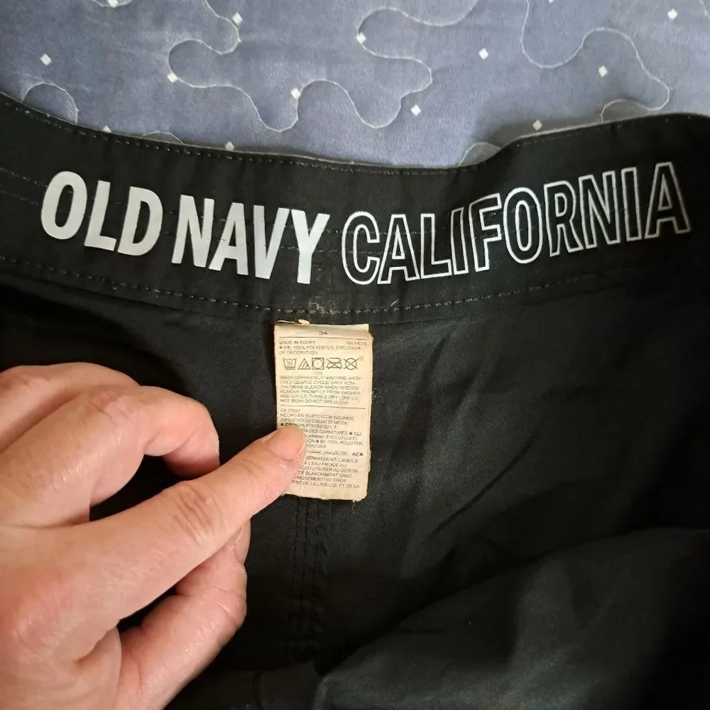 Old Navy black board swim shorts size 34